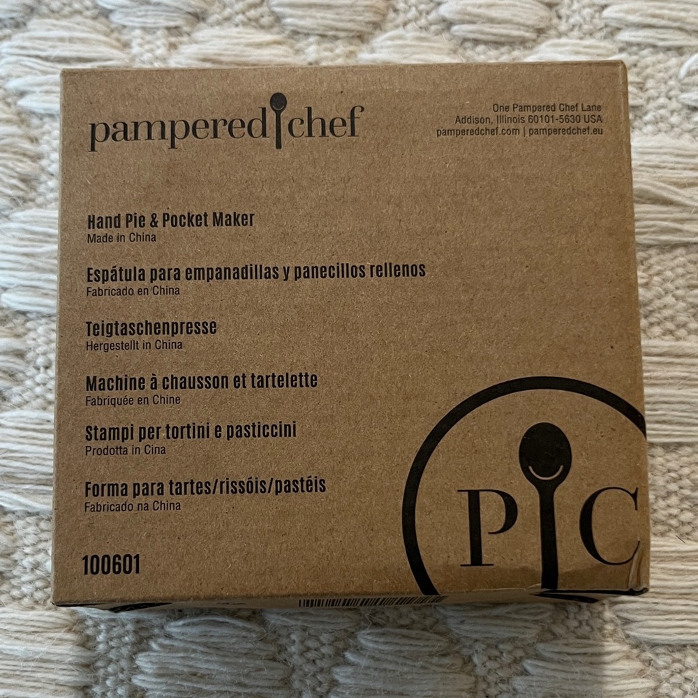 New NIB Pampered Chef Hand Pie & Pocket Maker in Brown Box